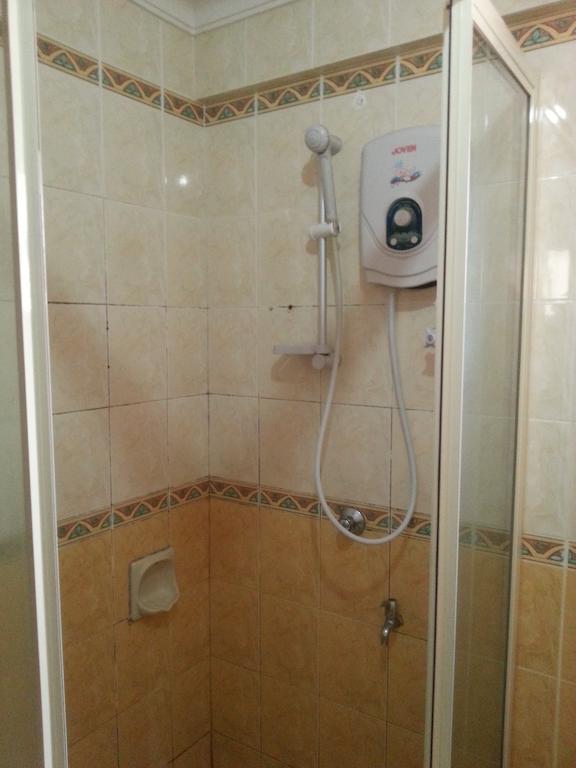 Dorcas Service Apartment - Marina Court Кота-Кінабалу Номер фото