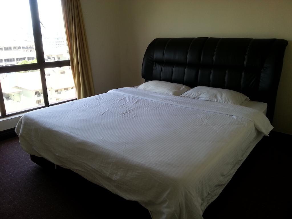 Dorcas Service Apartment - Marina Court Кота-Кінабалу Номер фото