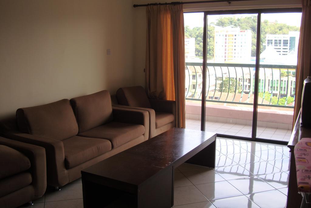 Dorcas Service Apartment - Marina Court Кота-Кінабалу Номер фото